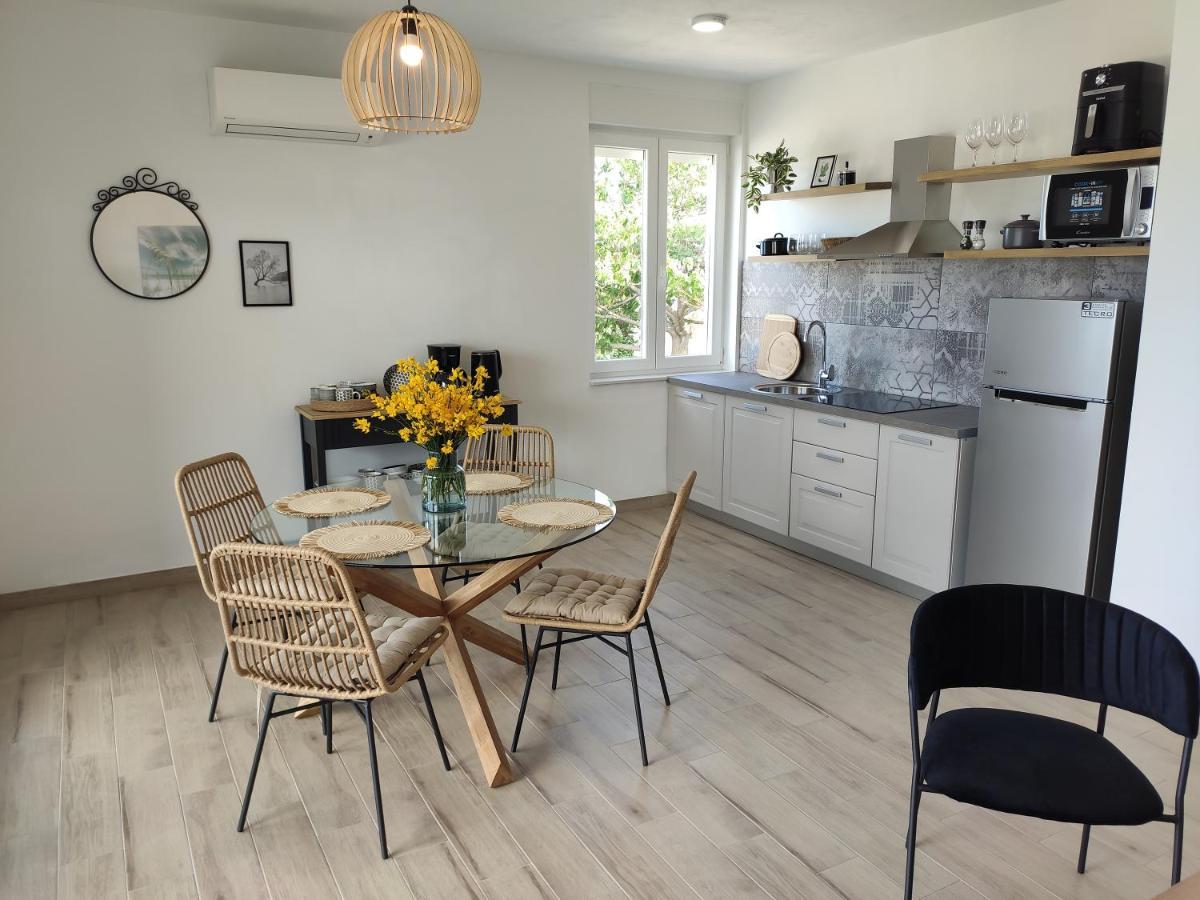 Apartmani Sara 2 Betina  Dış mekan fotoğraf