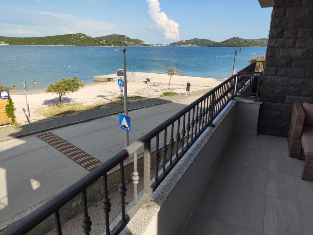 Apartmani Sara 2 Betina  Dış mekan fotoğraf