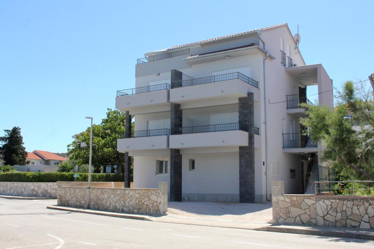 Apartmani Sara 2 Betina  Dış mekan fotoğraf