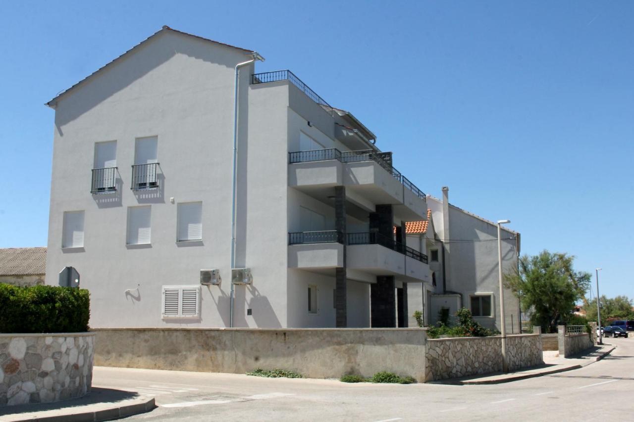 Apartmani Sara 2 Betina  Dış mekan fotoğraf